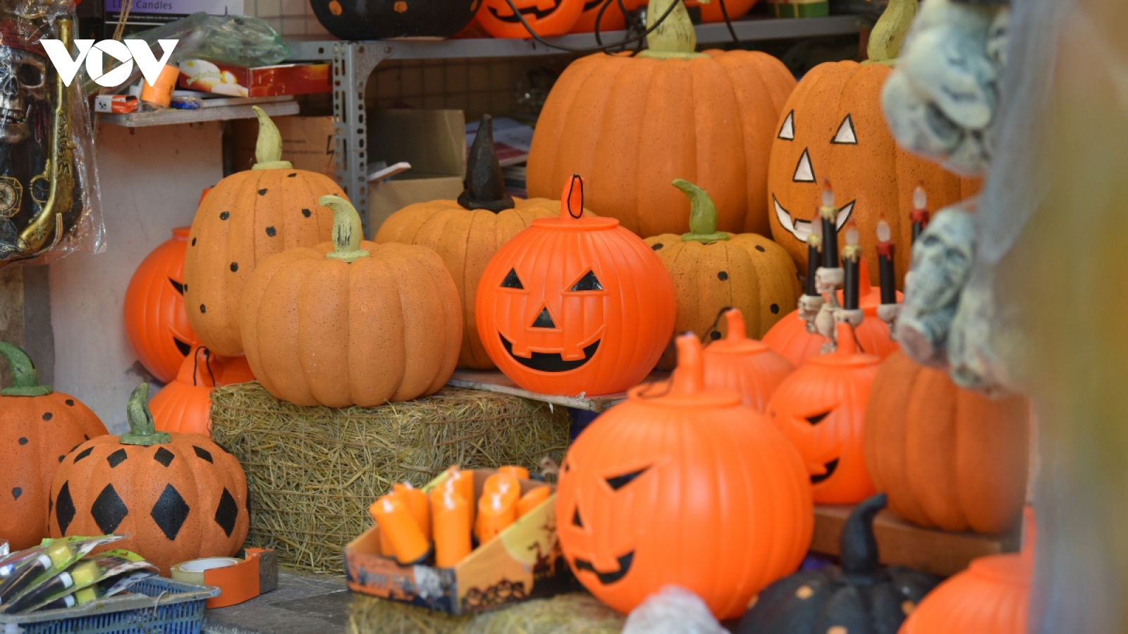 Hanoi street gears up ahead of Halloween celebrations